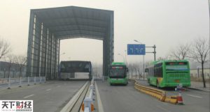 اتوبوس جدید و غول پیکر چینی ها به حال خود رها شد