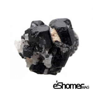 سنگ تورمالین سیاه بهترین دور کننده انرژی منفی